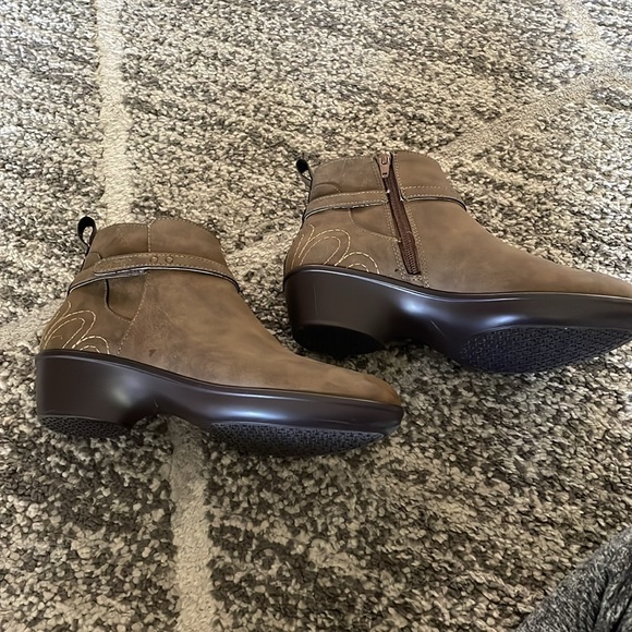 JBU memory foam size 7.5 like new - Picture 2 of 9